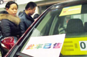 杭州限牌新政征求意见结束 近7成调查者赞成摇号需驾照 